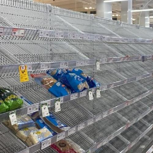 Gold Coast supermarkets cleared out amid nation-wide staff shortages
