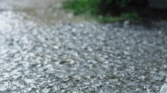 Gold Coast on storm watch as city lashed by heavy rain