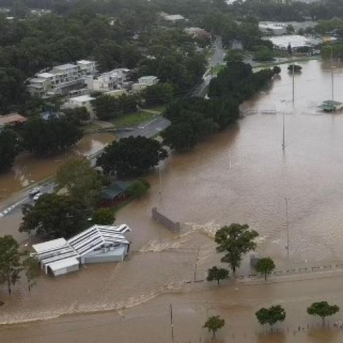 Community flood recovery hubs open in Ormeau and Palm Beach