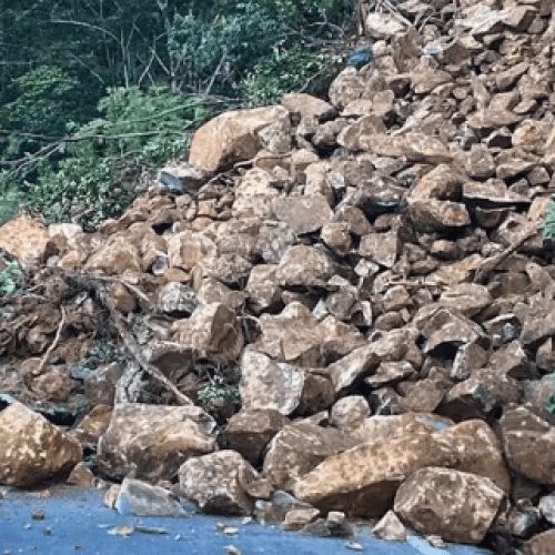 Huge rockfall closes Gold Coast hinterland road