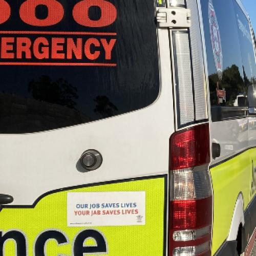 Massive Gold Coast M1 delays following nasty truck and car smash