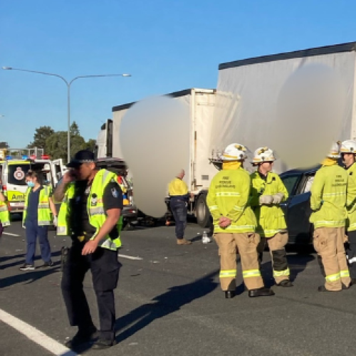 Gold Coast man dies in horror Logan motorway crash
