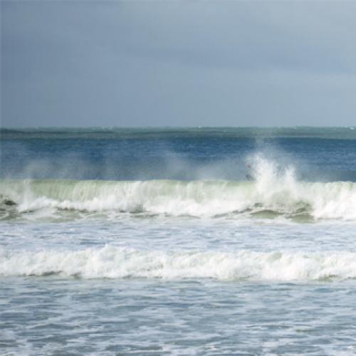 Gold Coast beaches to remain closed amid massive swells