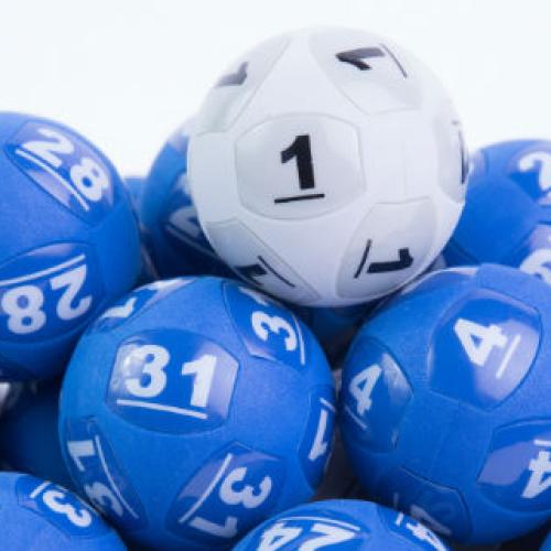 Powerball jackpots to record $160 million