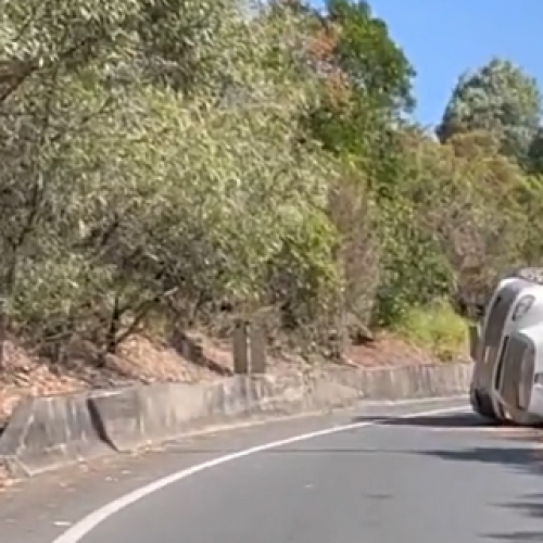Major delays on Gold Coast M1 after nasty off ramp truck rollover