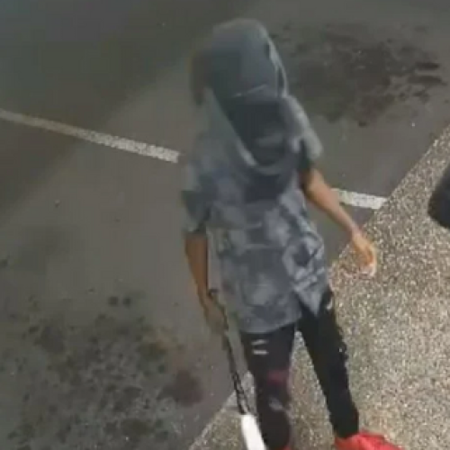 Manhunt for three men after business set on fire on Gold Coast