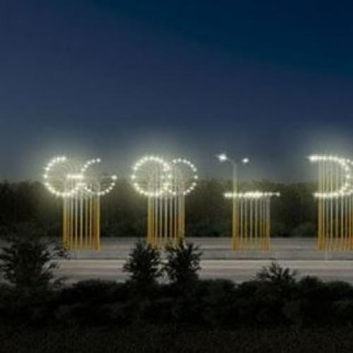 Fate of controversial M1 Gold Coast lights to be decided today