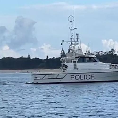 Qld Police divers join search for missing swimmer in Byron