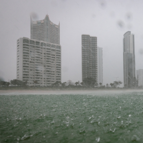 Gold Coast on flood watch as rain settles in across South East