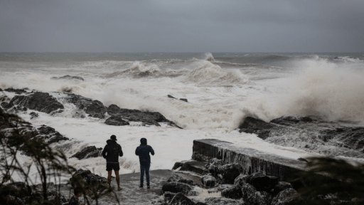 Gold Coast set to be lashed by gale winds and huge surf