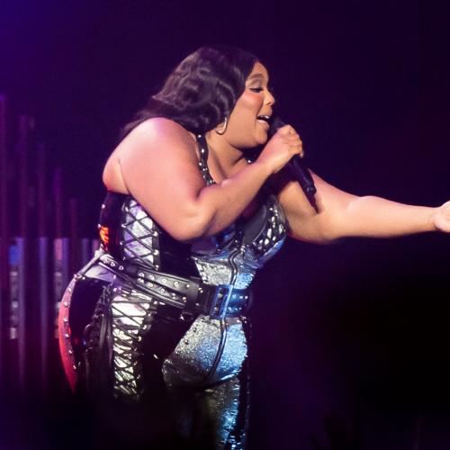 Lizzo KILLS Her Melbourne Show, Reacting Iconically To Lighting Glitch