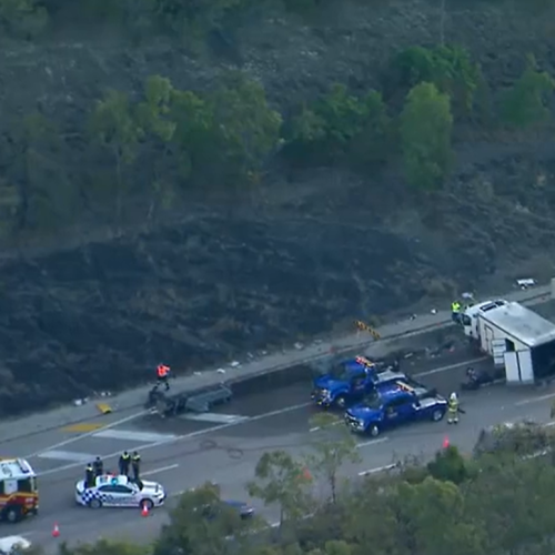 BREAKING: Major delays as truck rollover closes northern Gold Coast M1