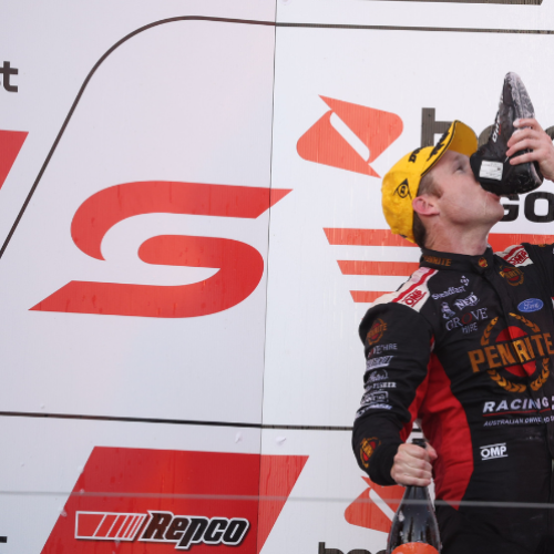 Record crowd witnesses Reynolds pip Kostecki in Gold Coast 500 thriller
