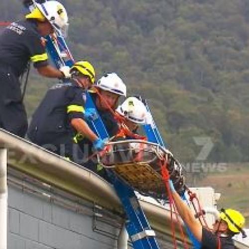 Paraglider crashes into roof of hinterland cafe after landing mishap