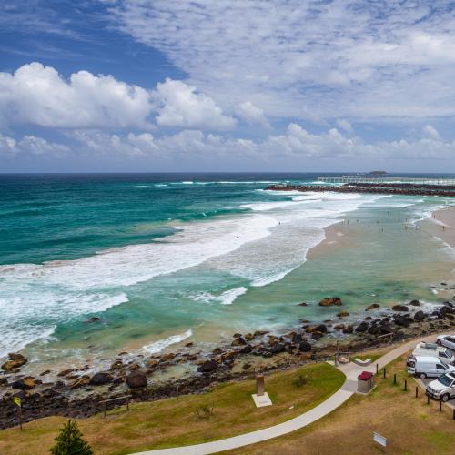 WATCH: Dramatic scenes as brazen thief steals surfer's 4WD