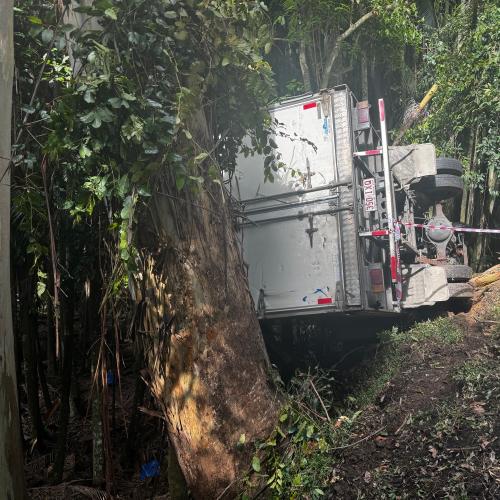 Lucky escape for truck driver in Gold Coast hinterland