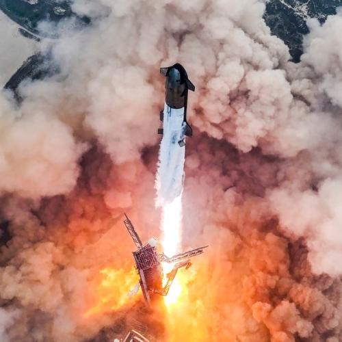 Historic Achievement: Largest Rocket Reaches Orbit and Splashes Down in Two Giant Pieces