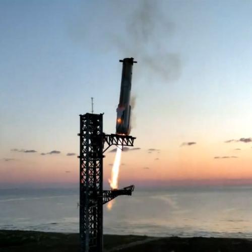 SpaceX Catches 71 Metre Super Heavy Booster With Mechazilla Tower