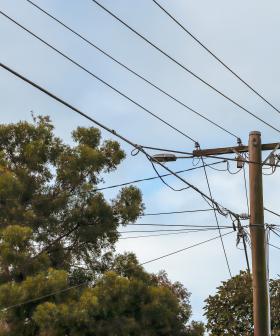 Mudgeeraba crash knocks out power to hundreds of homes