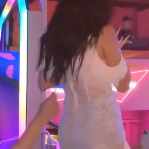 The Wild Moment a Fan Secretly Pulled Out Katy Perry's Hair Extension and Framed It