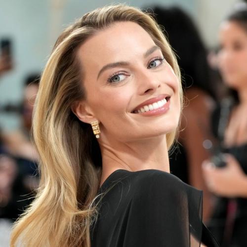 Margot Robbie Shouts Entire London Restaurant A Round Of Cocktails