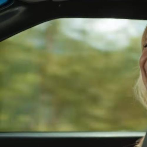 Margot Robbie and Colin Farrell in A Big Bold Beautiful Journey