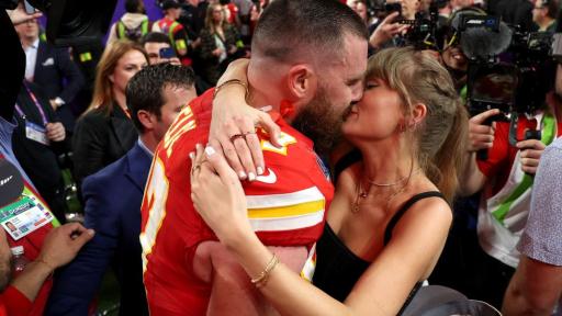 Taylor Swift and Travis Kelce’s Engagement: A First Look at Her Gorgeous Ring!