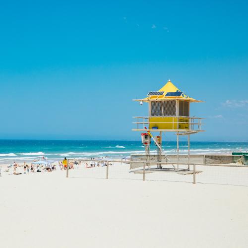 Gold Coast braces for scorcher as lifesavers issue beach warning