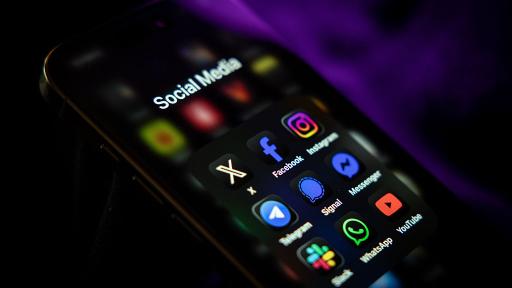 Meta to kick under 16s off Facebook, Instagram a week early