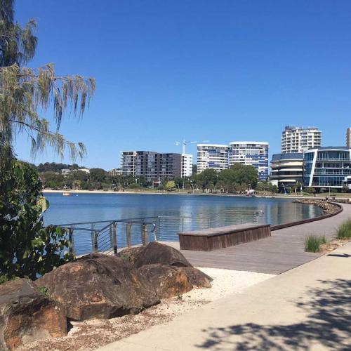 Body of man found in waters in Tweed Heads