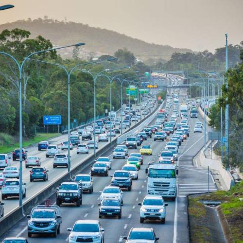 Early morning crash sparks M1 traffic chaos