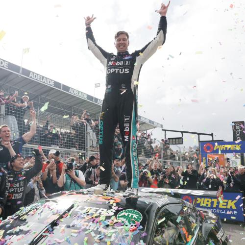 Gold Coaster Chaz Mostert snatches Supercars title in thrilling Adelaide final