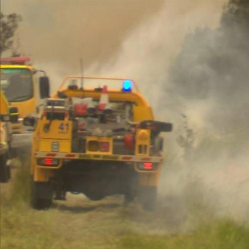 Fire crews douse massive bushfire after deadly Gold Coast plane crash