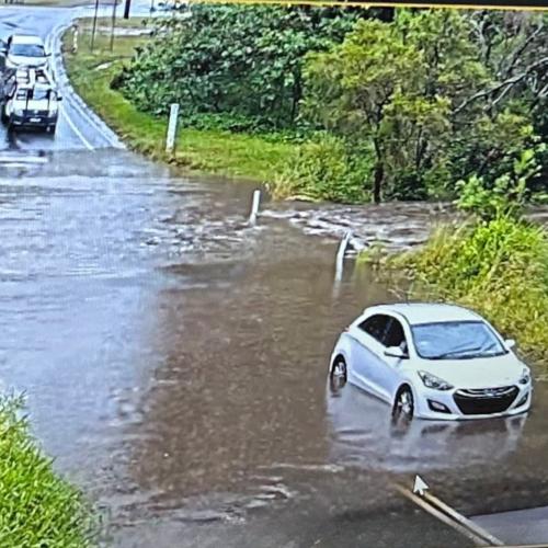 Local roads flooded, powerlines down as heavy rain unleashes on Gold Coast