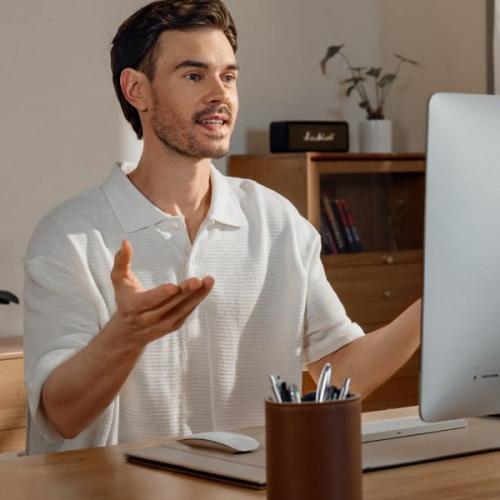 This Webcam Follows You Around the Room: Insta360 Link 2 Pro’s Review