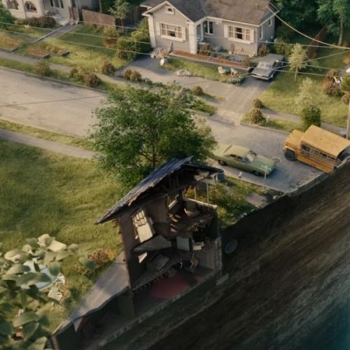 Anne Hathaway and Ewan McGregor in “The End of Oak Street”