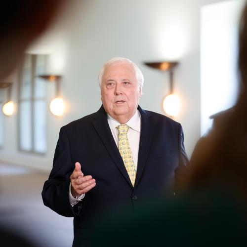 Gold Coast billionaire Clive Palmer to make political comeback in home city