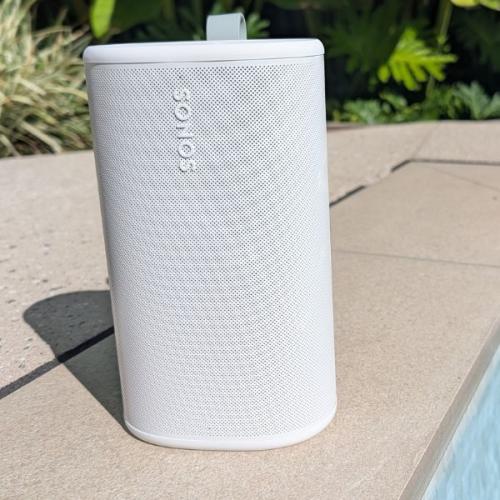 From Bookshelves to Beaches: Is the Sonos Play the Most Versatile Speaker Ever?