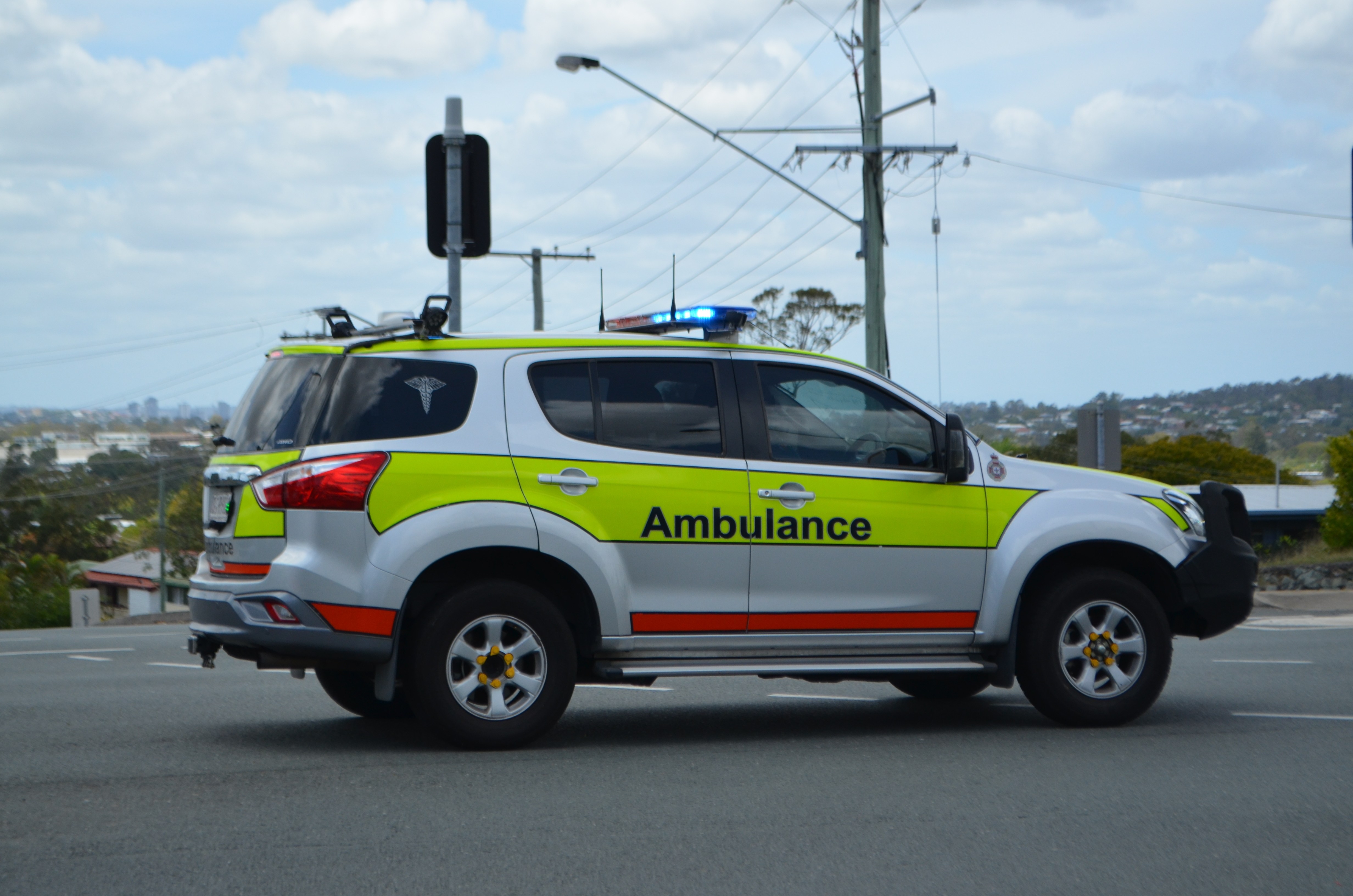Two men fighting for life after ute ploughs into tree on Gold Coast