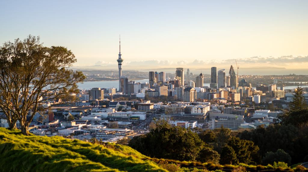 https://www.qantas.com/au/en/flight-deals/flights-from-gold-coast-coolangatta-to-auckland.html/ool/akl/economy