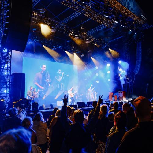 Massive crowds turn out for “awesome” Blues on Broadbeach