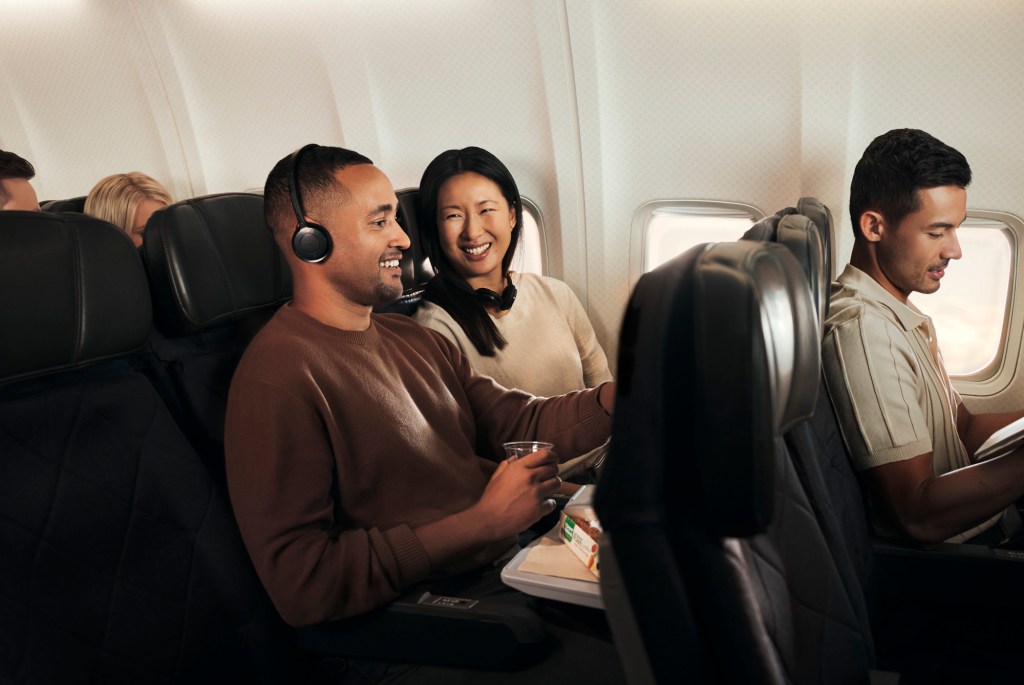 https://www.qantas.com/au/en/flight-deals/flights-from-gold-coast-coolangatta-to-auckland.html/ool/akl/economy