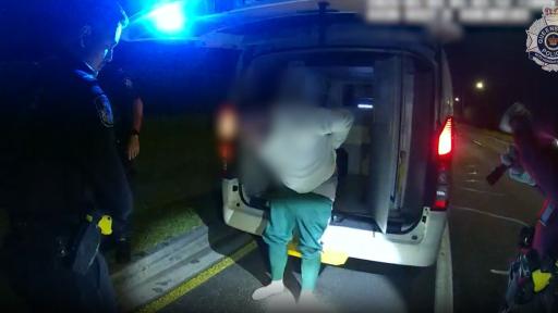 WATCH: Man runs from police while allegedly hiding drugs in pants on Gold Coast