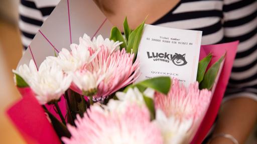 Gold Coast woman thanks late mother for $100K Lotto win
