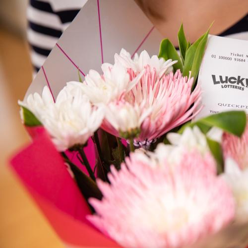 Gold Coast woman thanks late mother for $100K Lotto win