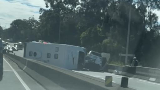 Traffic chaos as caravan rollover shuts down M1 southbound