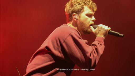 Robert Irwin steals the moment at Alex Warren’s Brisbane concert
