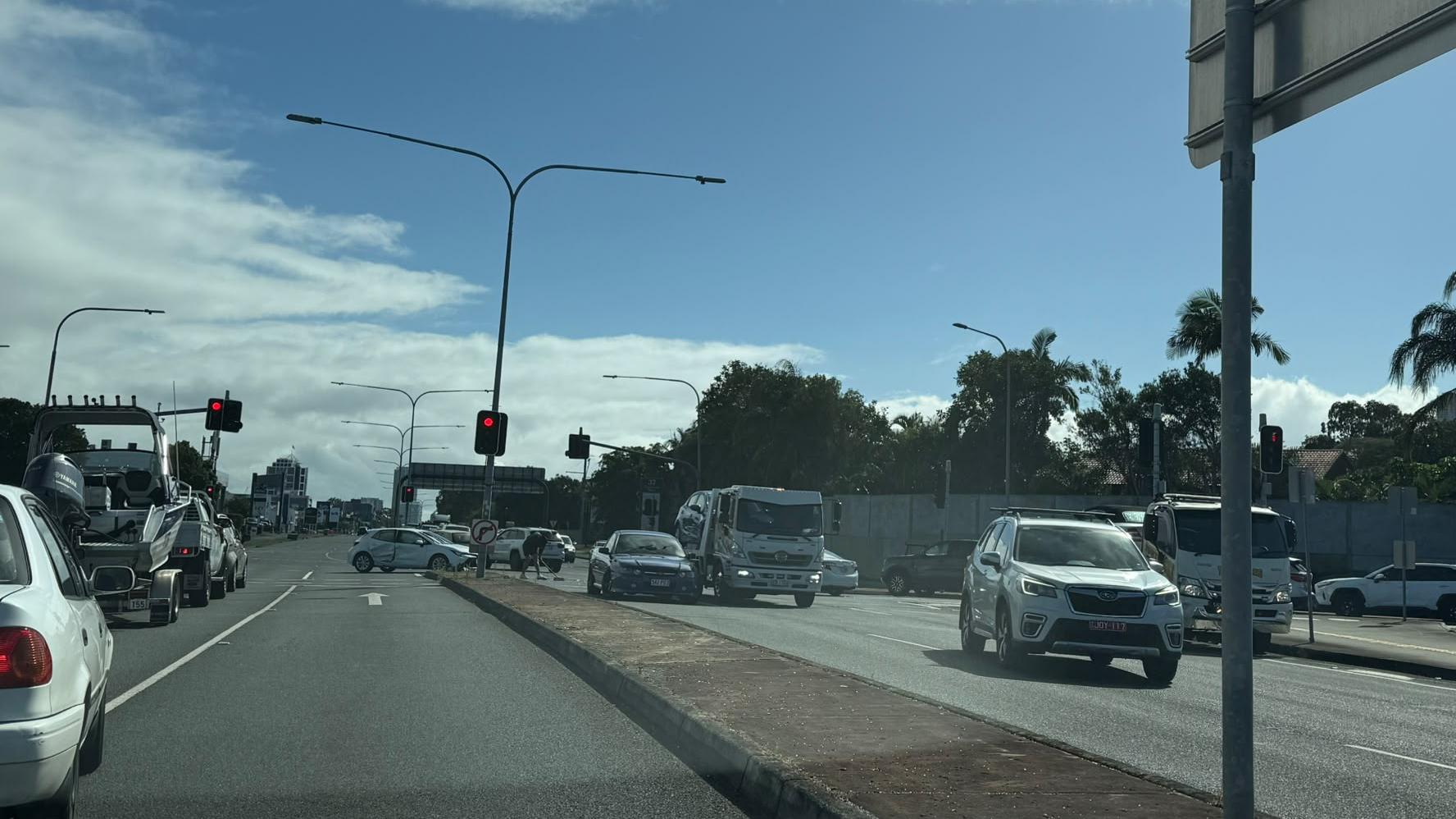 Traffic chaos at busy Gold Coast intersection after multi-vehicle crash