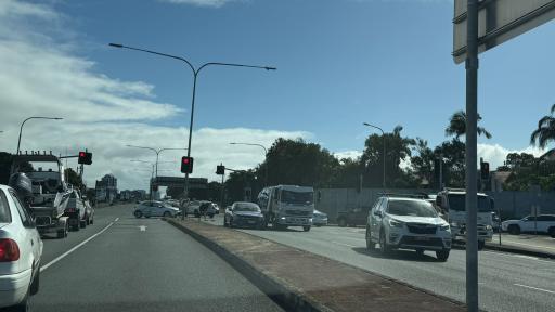 Traffic chaos at busy Gold Coast intersection after multi-vehicle crash