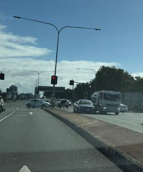 Traffic chaos at busy Gold Coast intersection after multi-vehicle crash